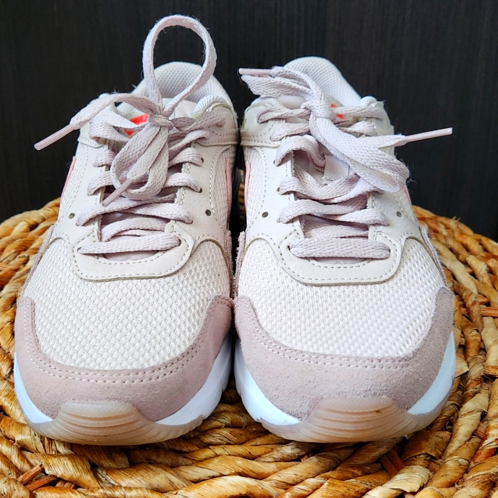 Women's Nike Air Sneakers Size 6.5